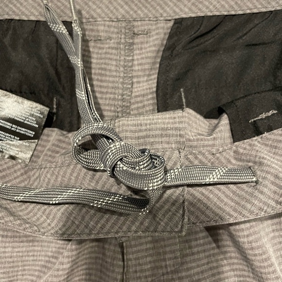 Hang Ten Men's Hybrid Gray Shorts size 32 - Picture 4 of 4